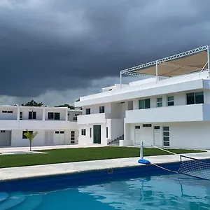 https://house-stone-wall-residences.quintano-roohotels.com